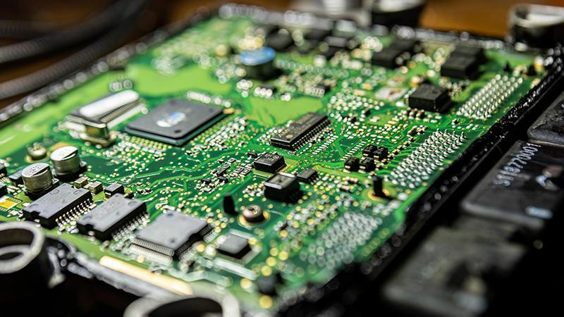Automotive electronic circuit board assembly
